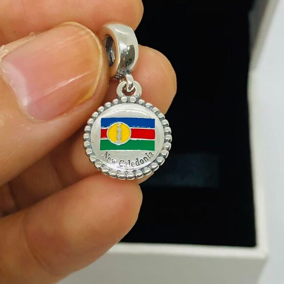 ✨🔥Pandora Flags of New Caledonia Exclusive Dangle charm - Picture 1 of 4